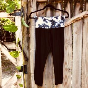 Tie Dye Waistband Capri Leggings